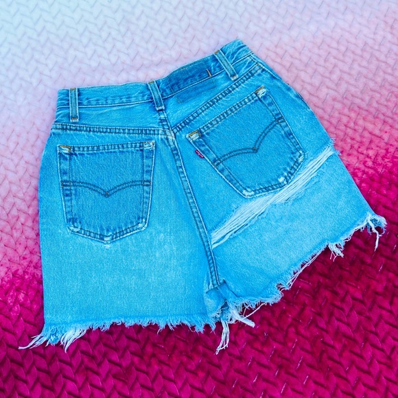 🌸High waisted 501 Levi’s jean shorts - Picture 1 of 6